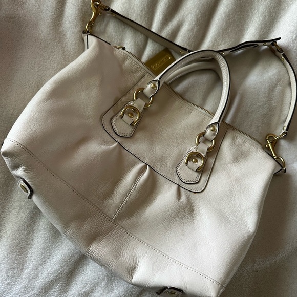 Beautiful white Coach bag - Picture 7 of 15